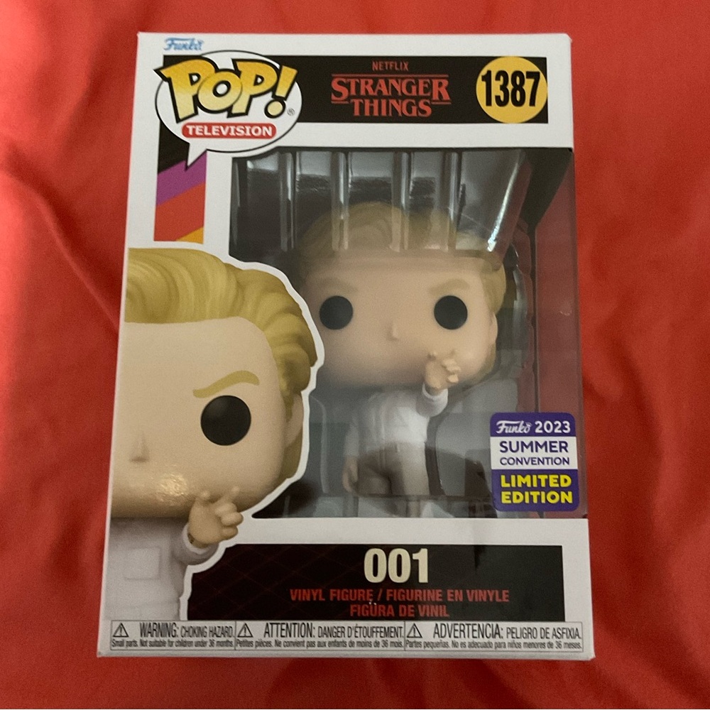 STRANGER THING 001 FUNKO POPS LIMITED EDITION SUNMER CONVENTION WITH PROTECTOR